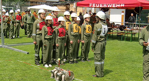 Freiwillige-Feuerwehr-Ellboegen.Gruppenfoto
