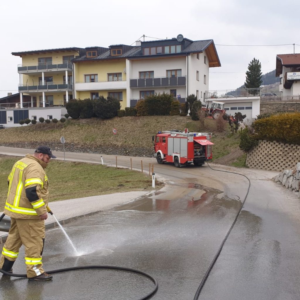 Fahrbahnverschmutzung auf der Landesstraße